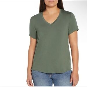 GAP Green Short Sleeve V-neck Top Size XXL‎